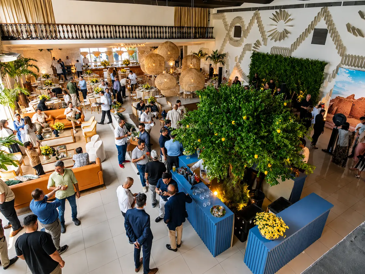 Ambiente do Espaço Brava Rio preparado para evento corporativo no Clube Costa Brava, Joá